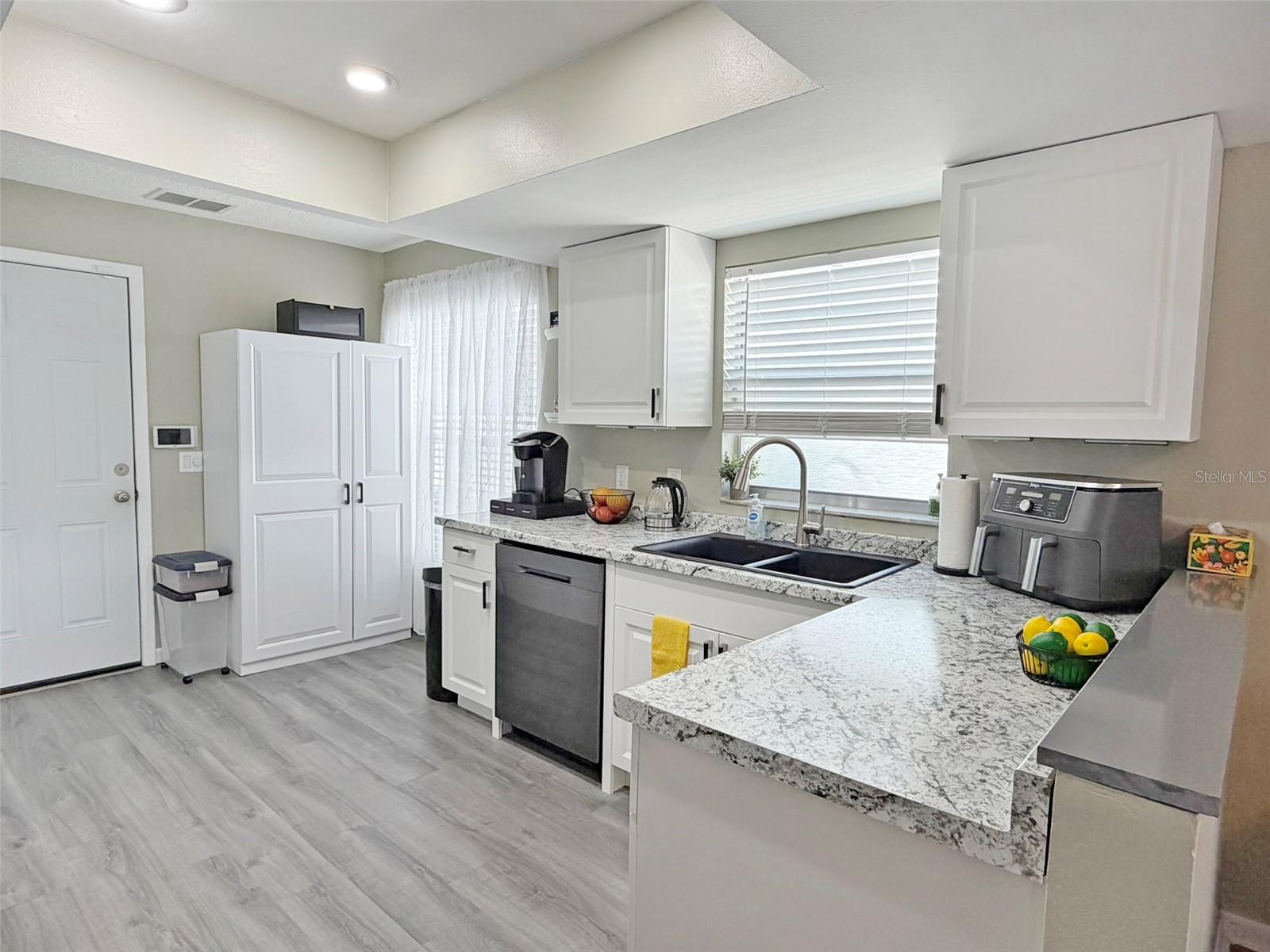 Image 10 of 34 For 8518 Misty River Court