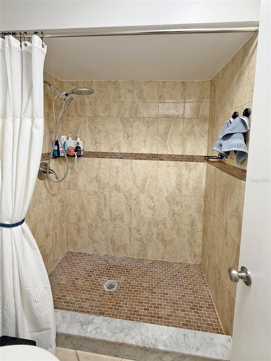 Image 19 of 34 For 8518 Misty River Court