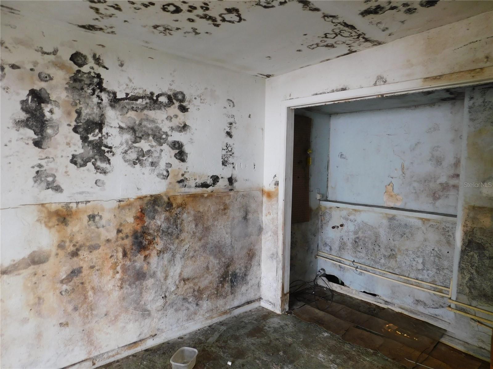 Image 13 of 18 For 2002 Okaloosa Avenue