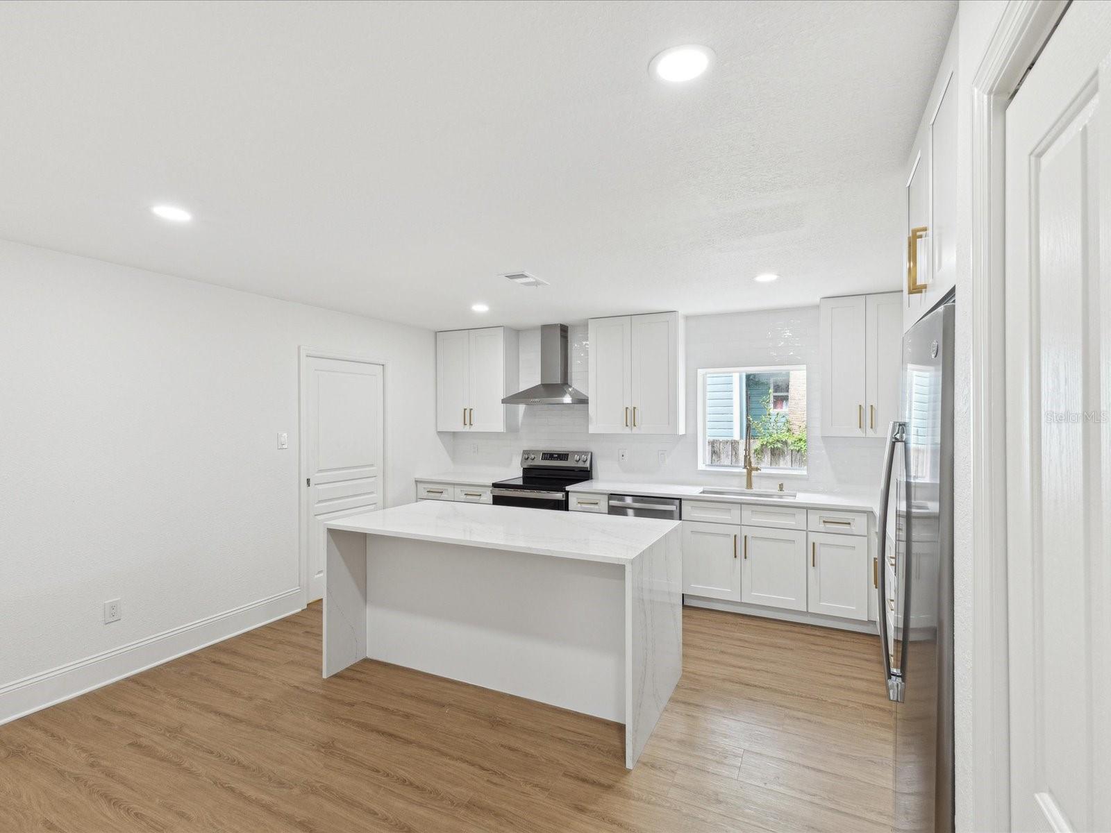 Image 18 of 40 For 445 33rd Avenue N