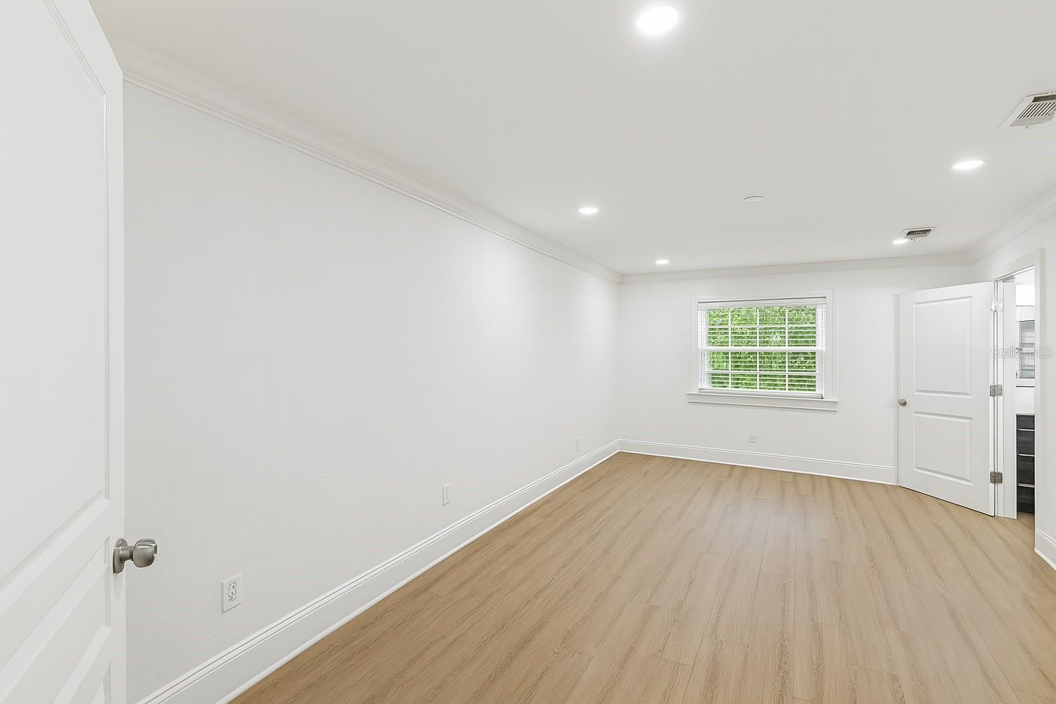 Image 8 of 40 For 445 33rd Avenue N