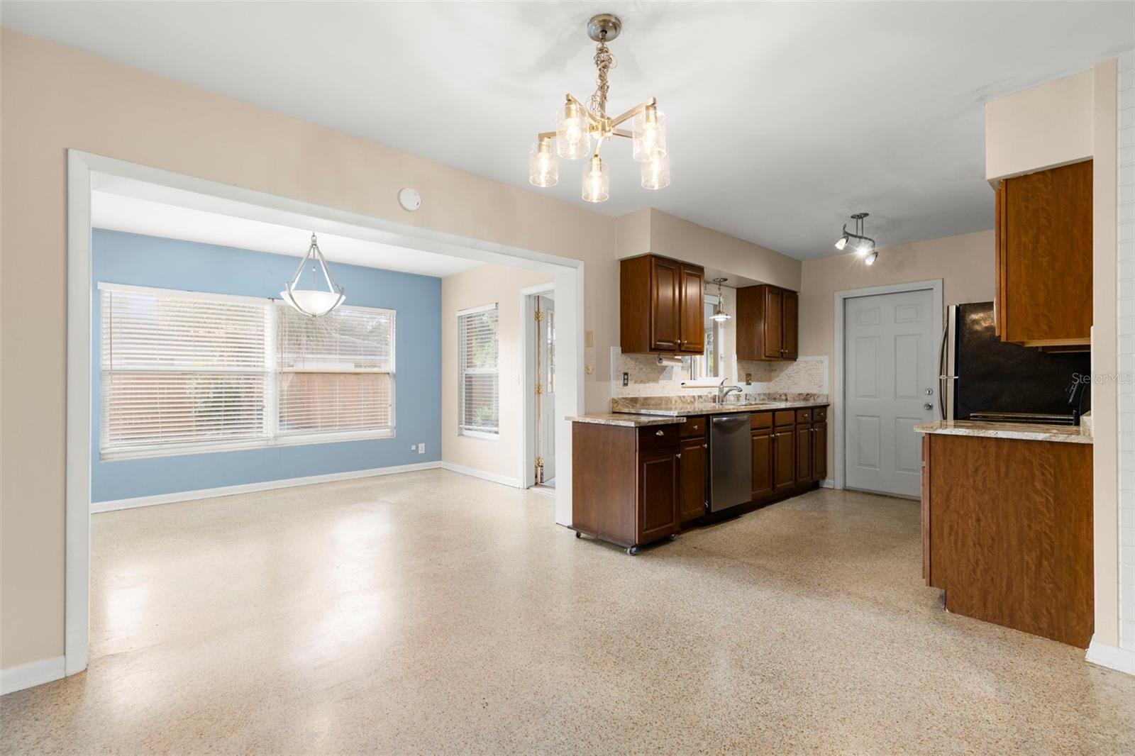 Image 13 of 27 For 3294 Harbor Lake Drive