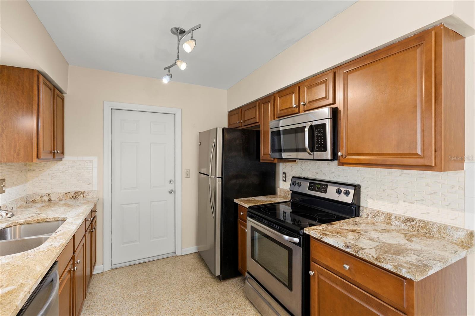 Image 9 of 27 For 3294 Harbor Lake Drive