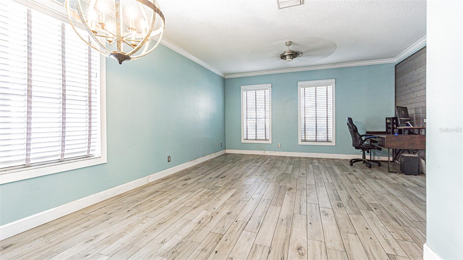 Image 18 of 51 For 2807 Windcrest Oaks Court