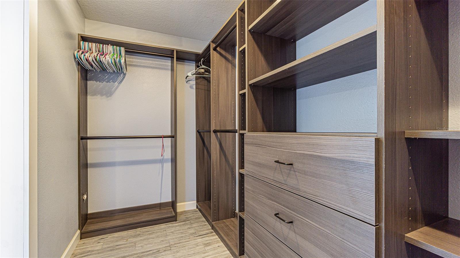 Image 26 of 51 For 2807 Windcrest Oaks Court