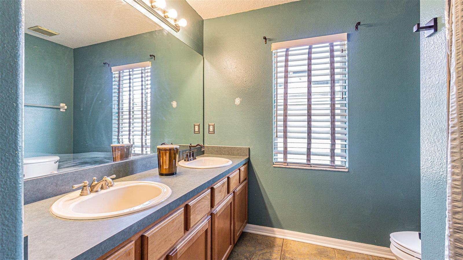 Image 6 of 51 For 2807 Windcrest Oaks Court