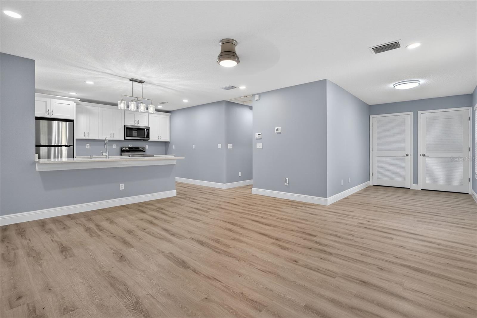 Image 2 of 19 For 12909 Star Country Lane B