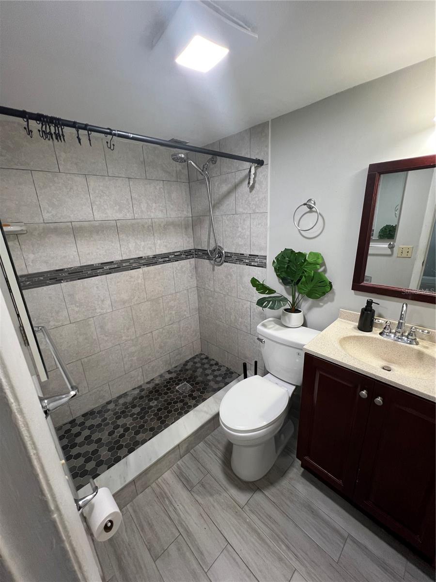 Image 10 of 14 For 5961 Falls Circle Drive 411