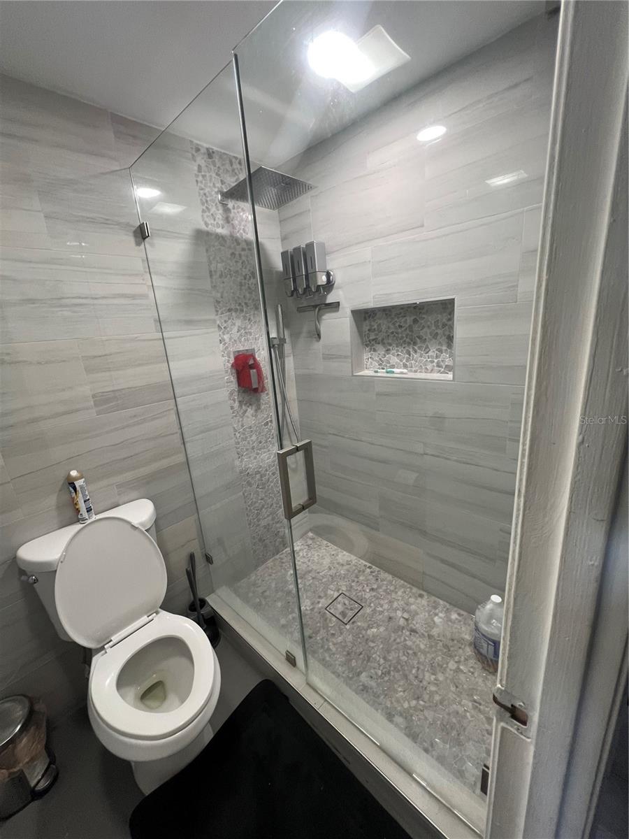 Image 6 of 14 For 5961 Falls Circle Drive 411