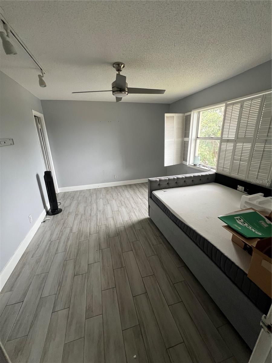 Image 9 of 14 For 5961 Falls Circle Drive 411