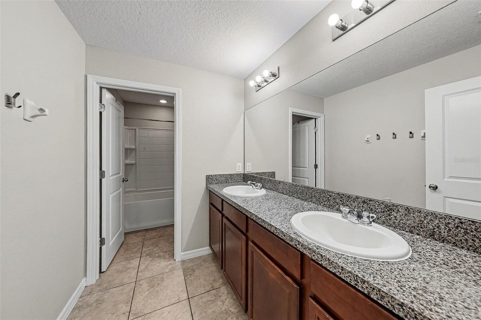 Image 21 of 36 For 10657 Standing Stone Dr