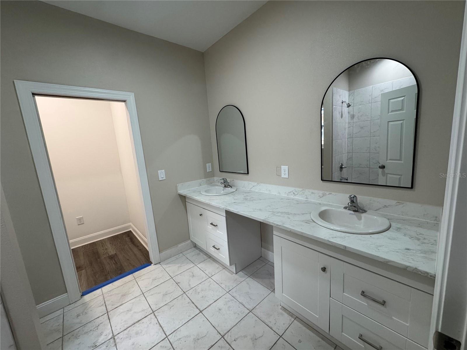 Image 7 of 10 For 3815-b Valley Tree Drive