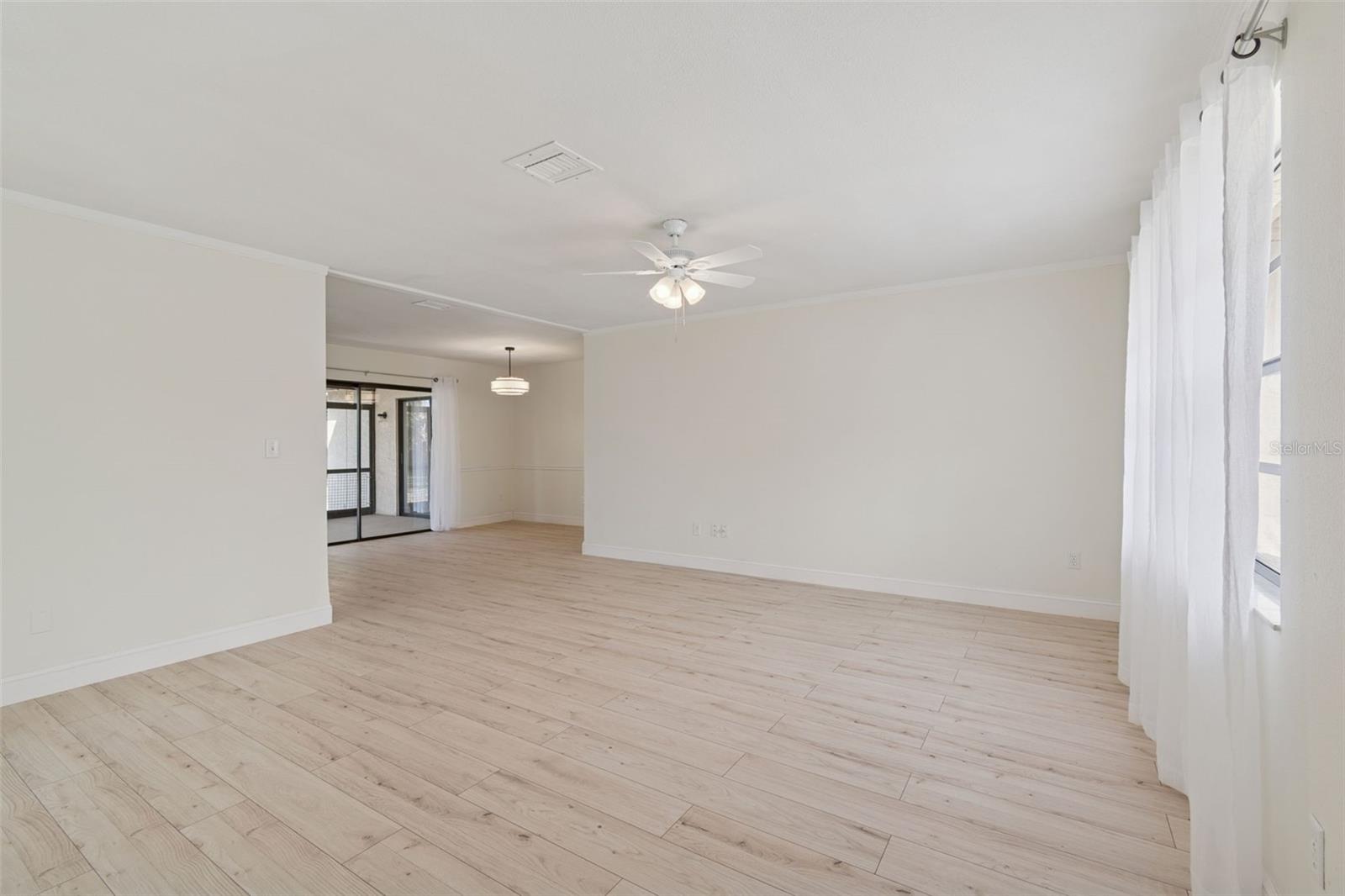 Image 4 of 28 For 7337 Cambridge Way