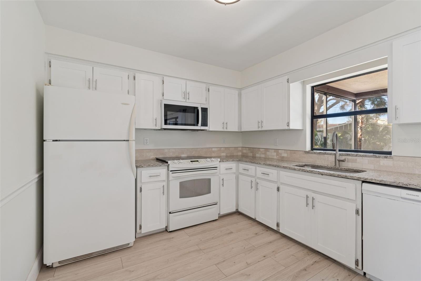 Image 7 of 28 For 7337 Cambridge Way