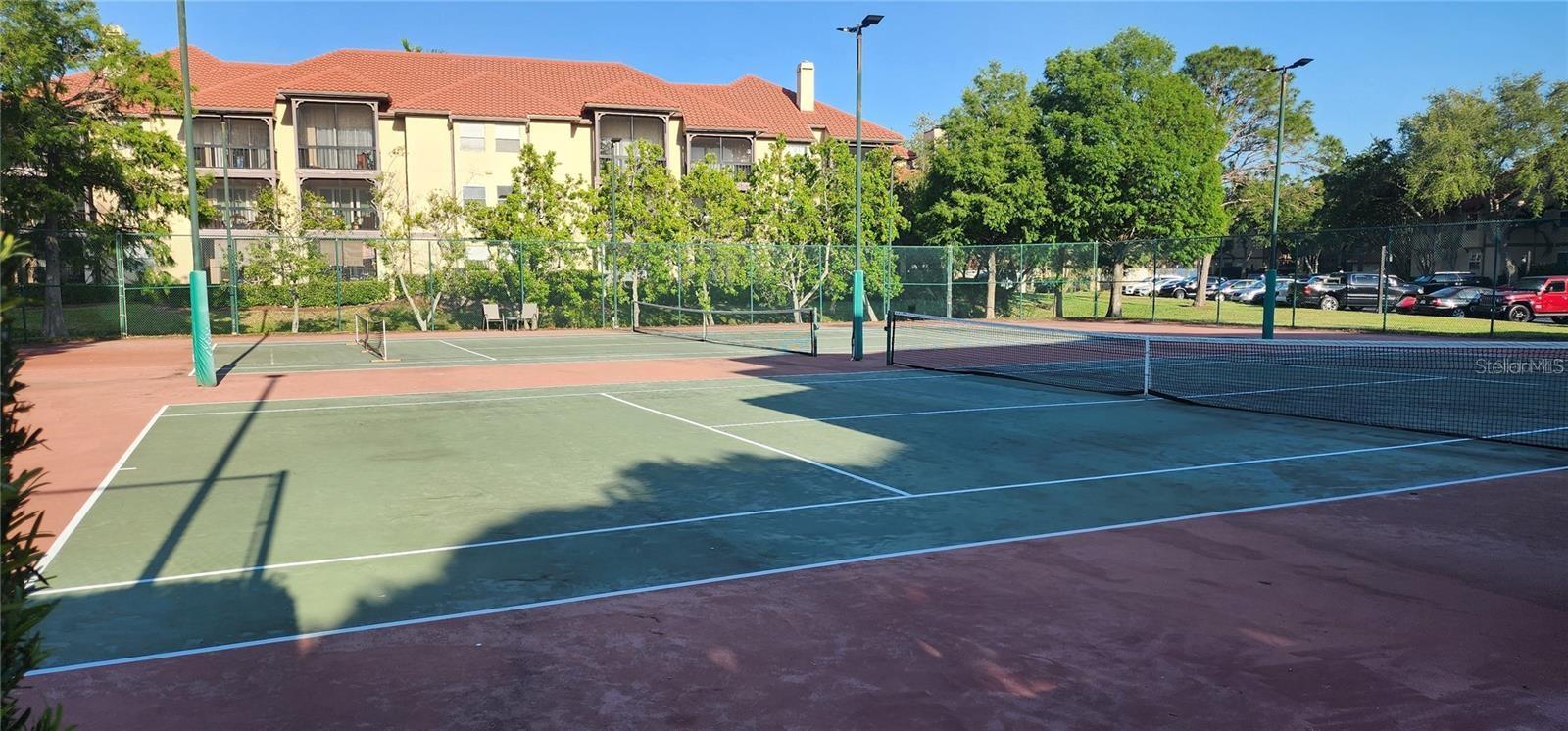 Image 28 of 39 For 2400 Feather Sound Drive 522