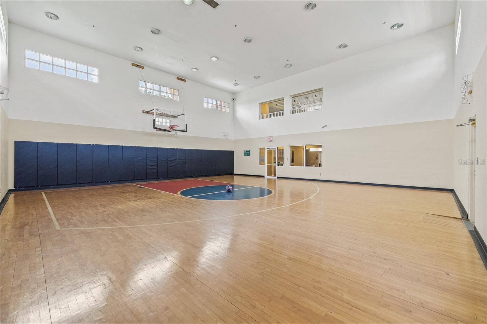 Image 32 of 39 For 2400 Feather Sound Drive 522