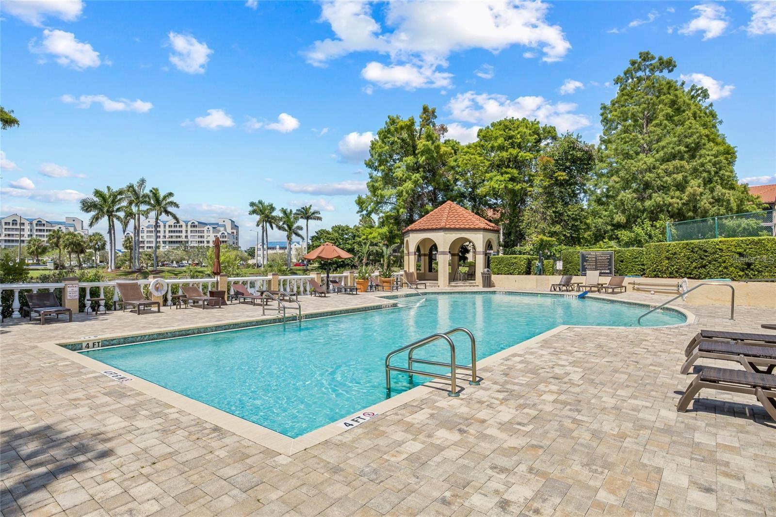 Image 37 of 39 For 2400 Feather Sound Drive 522