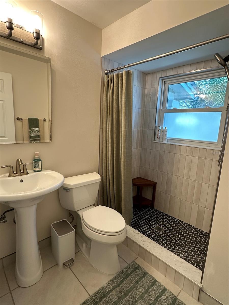 Image 17 of 20 For 1361 Oakbrook Drive