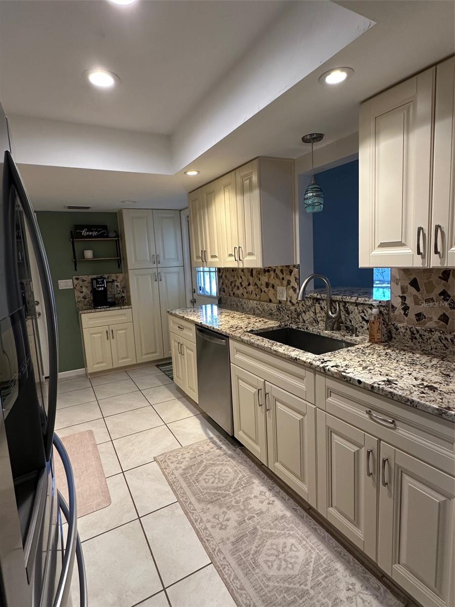 Image 3 of 20 For 1361 Oakbrook Drive