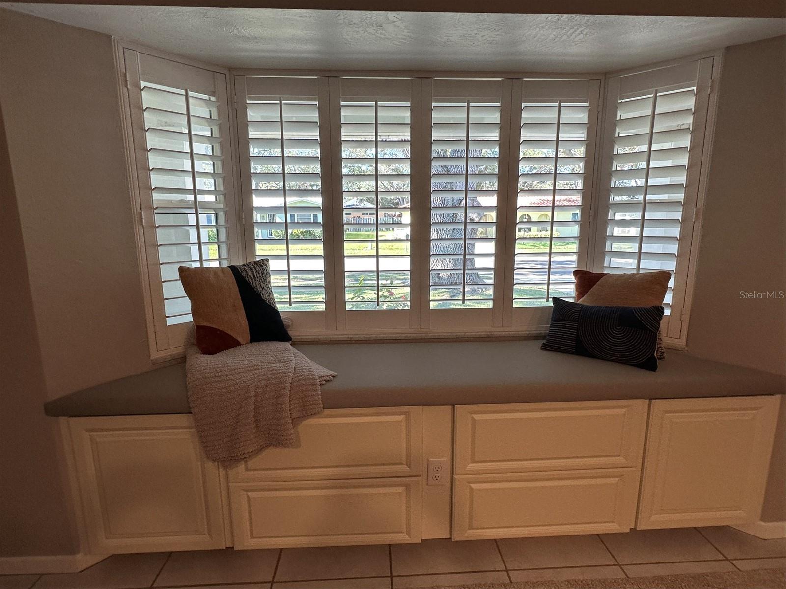 Image 6 of 20 For 1361 Oakbrook Drive