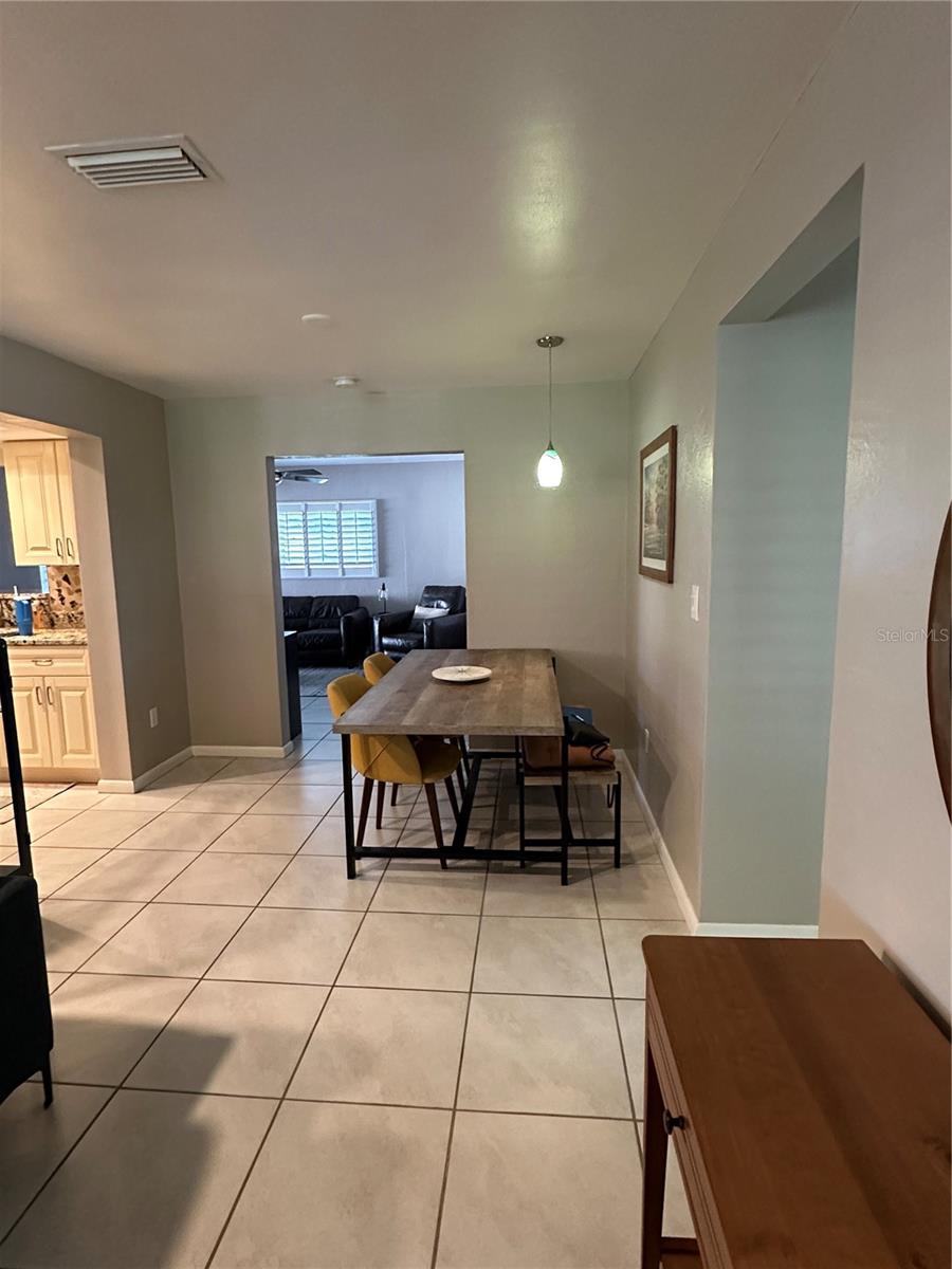 Image 7 of 20 For 1361 Oakbrook Drive