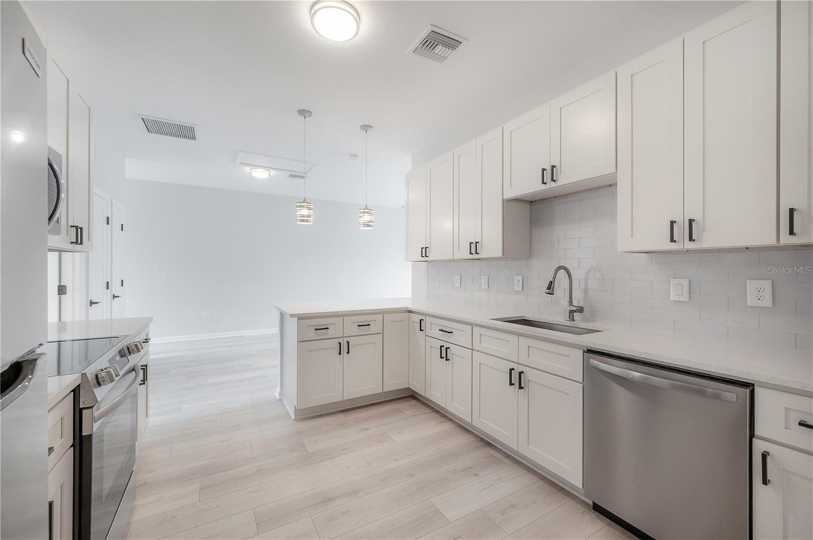 Image 4 of 55 For 3921 State Street 1 & 2