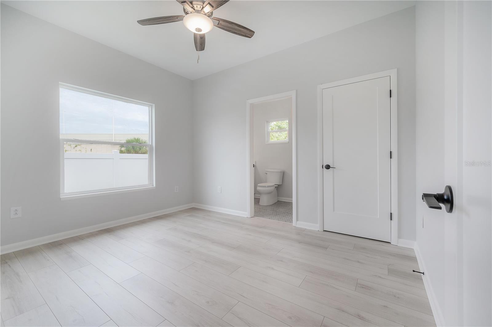 Image 42 of 55 For 3921 State Street 1 & 2