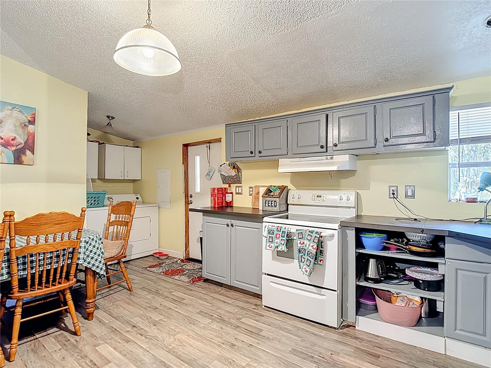 Image 18 of 49 For 6421 Sunnyside Ranch Road