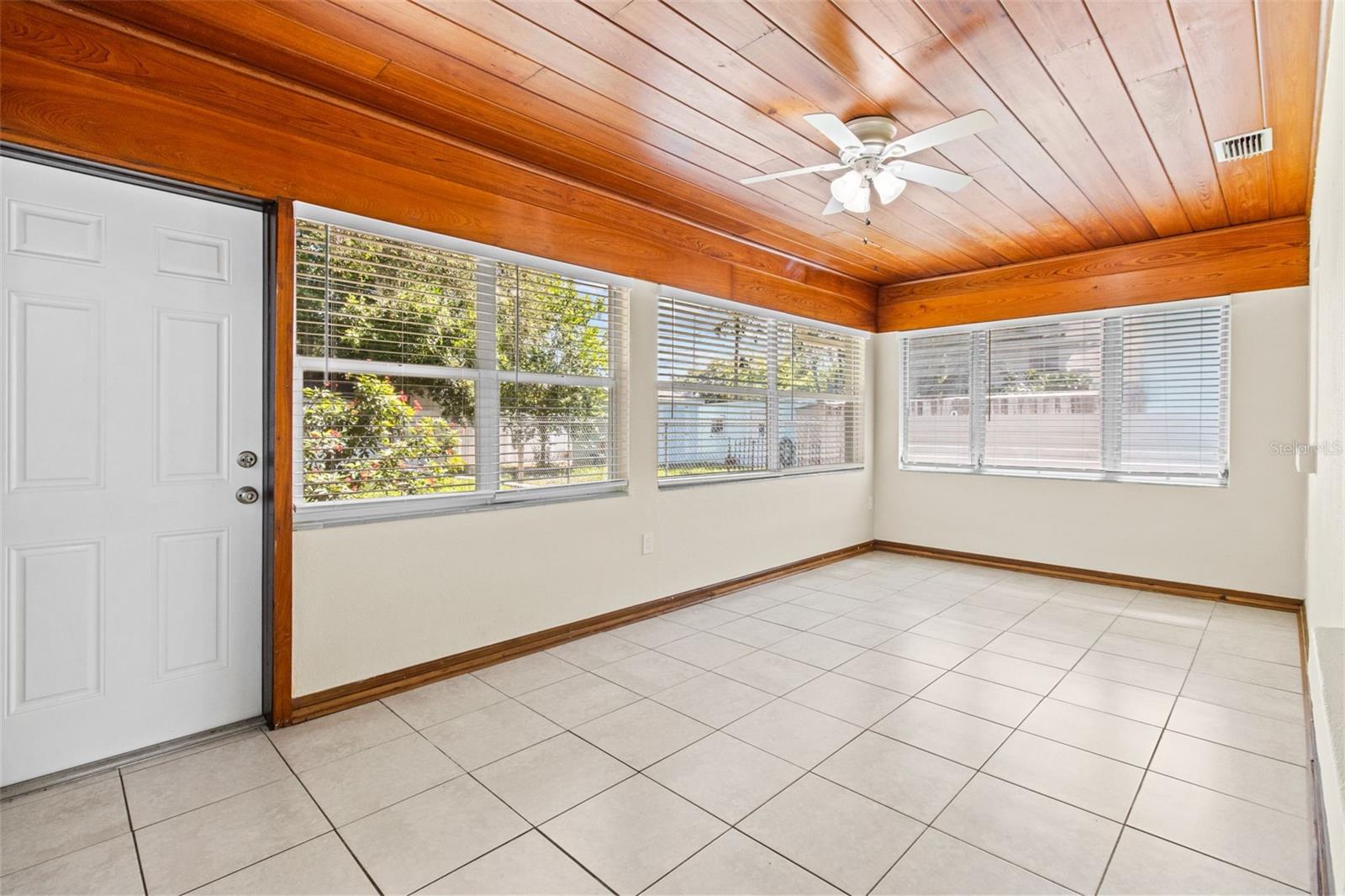 Image 11 of 37 For 512 Richmond Street