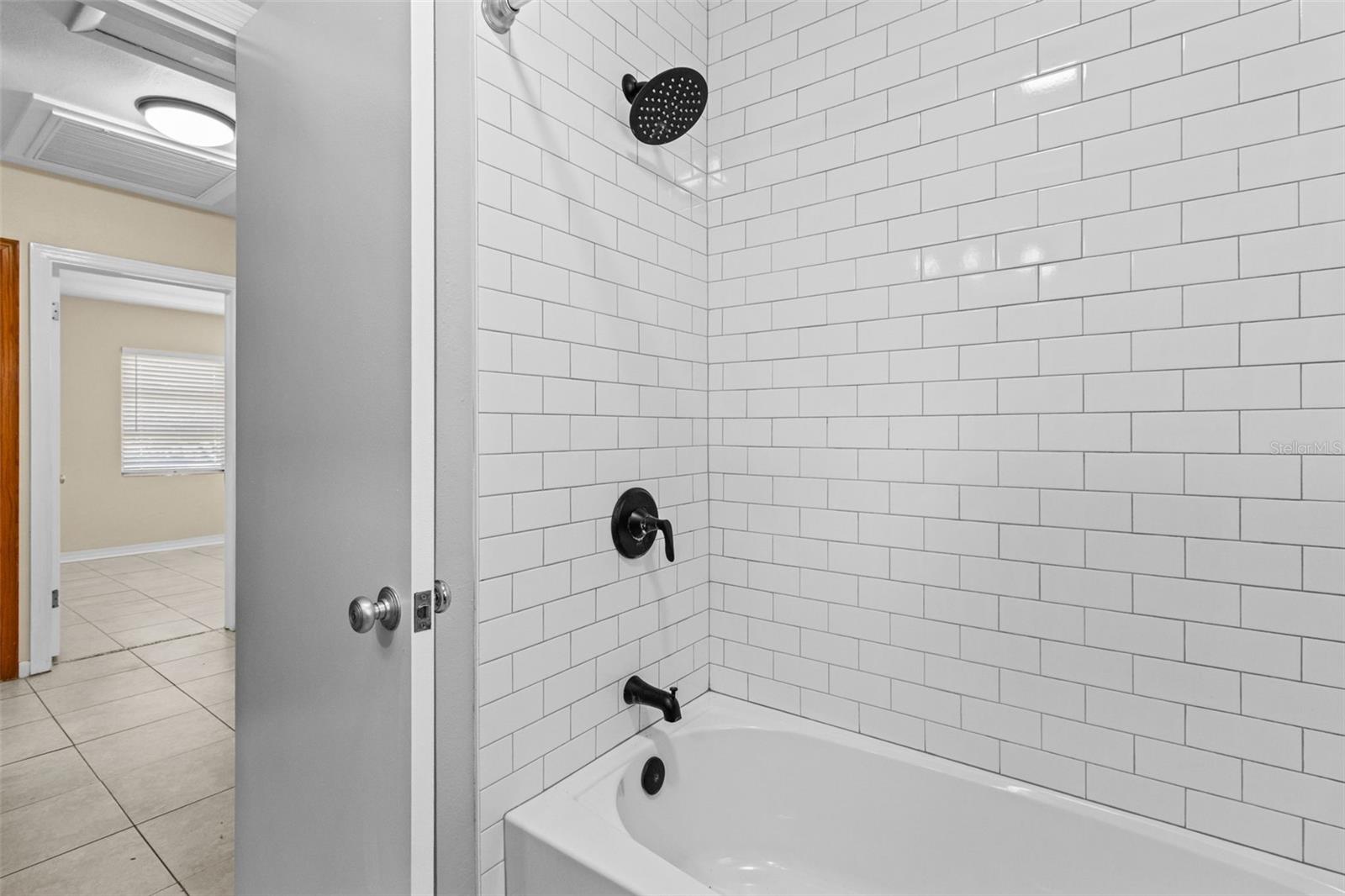 Image 15 of 37 For 512 Richmond Street