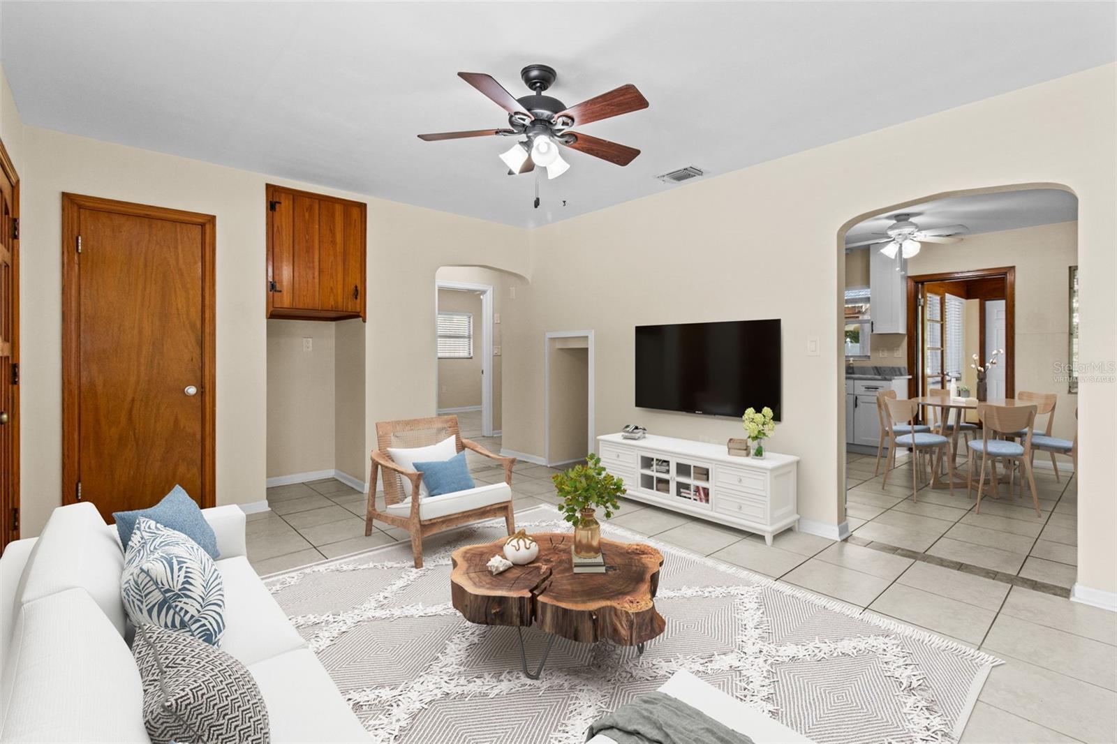 Image 3 of 37 For 512 Richmond Street