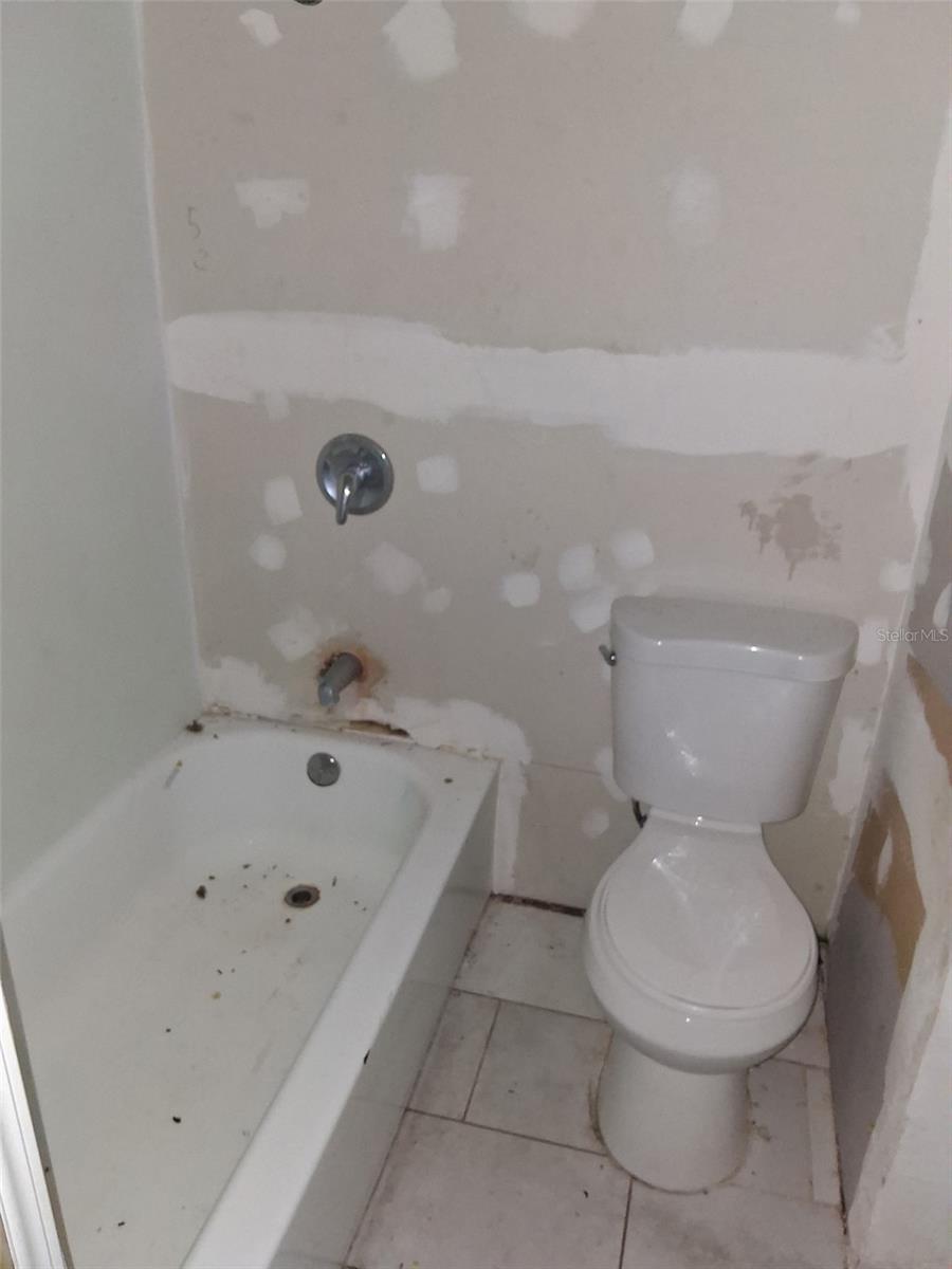 Image 5 of 6 For 1001 Carlton Street