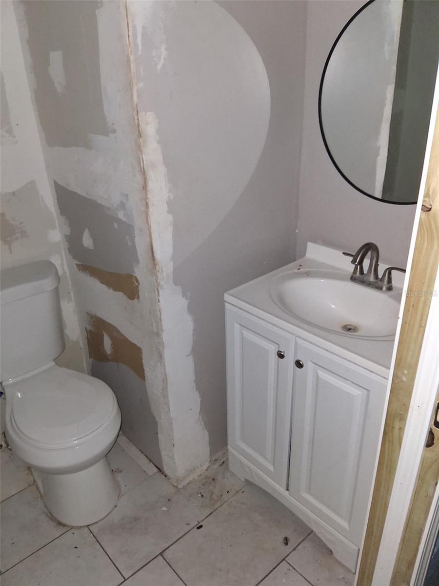 Image 6 of 6 For 1001 Carlton Street