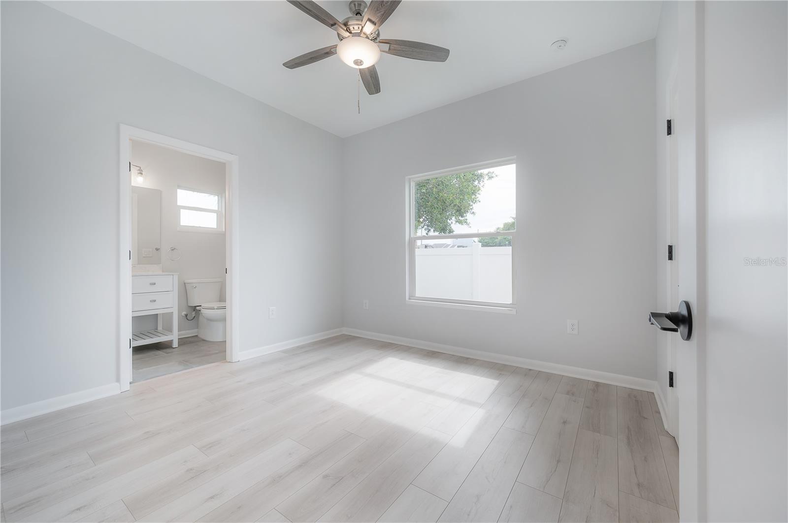 Image 40 of 55 For 3921 State Street 1 & 2