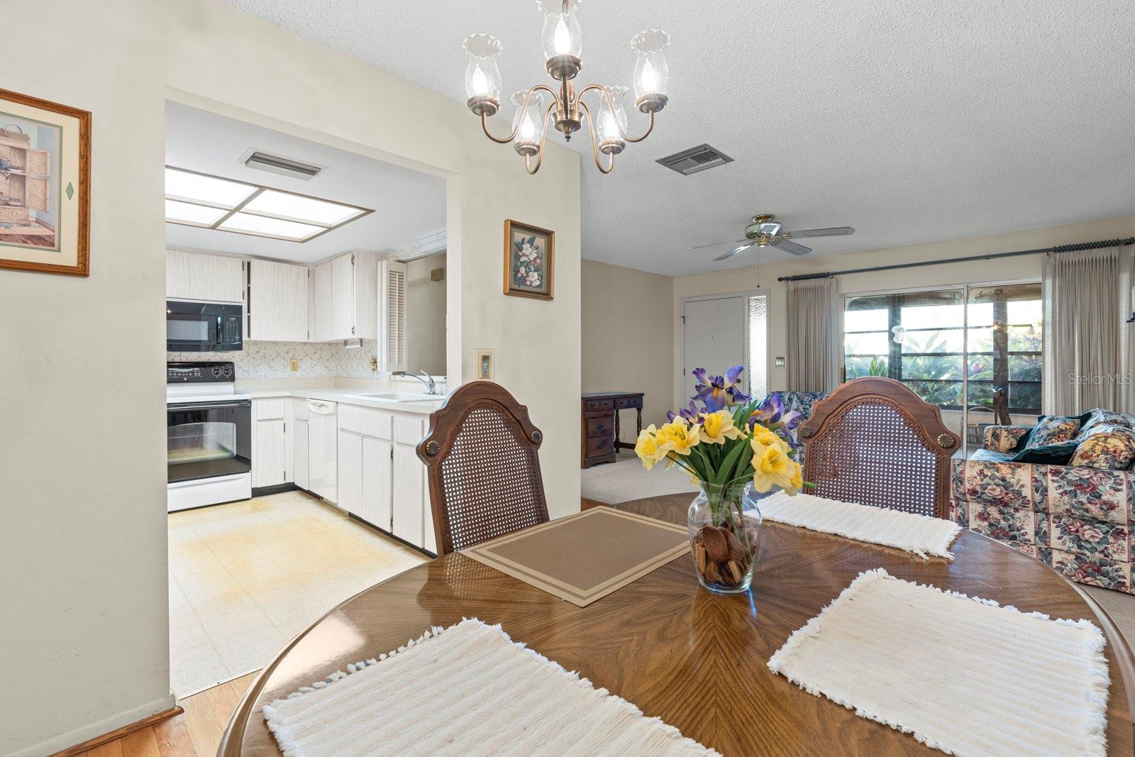 Image 12 of 37 For 2850 Highlands Boulevard A