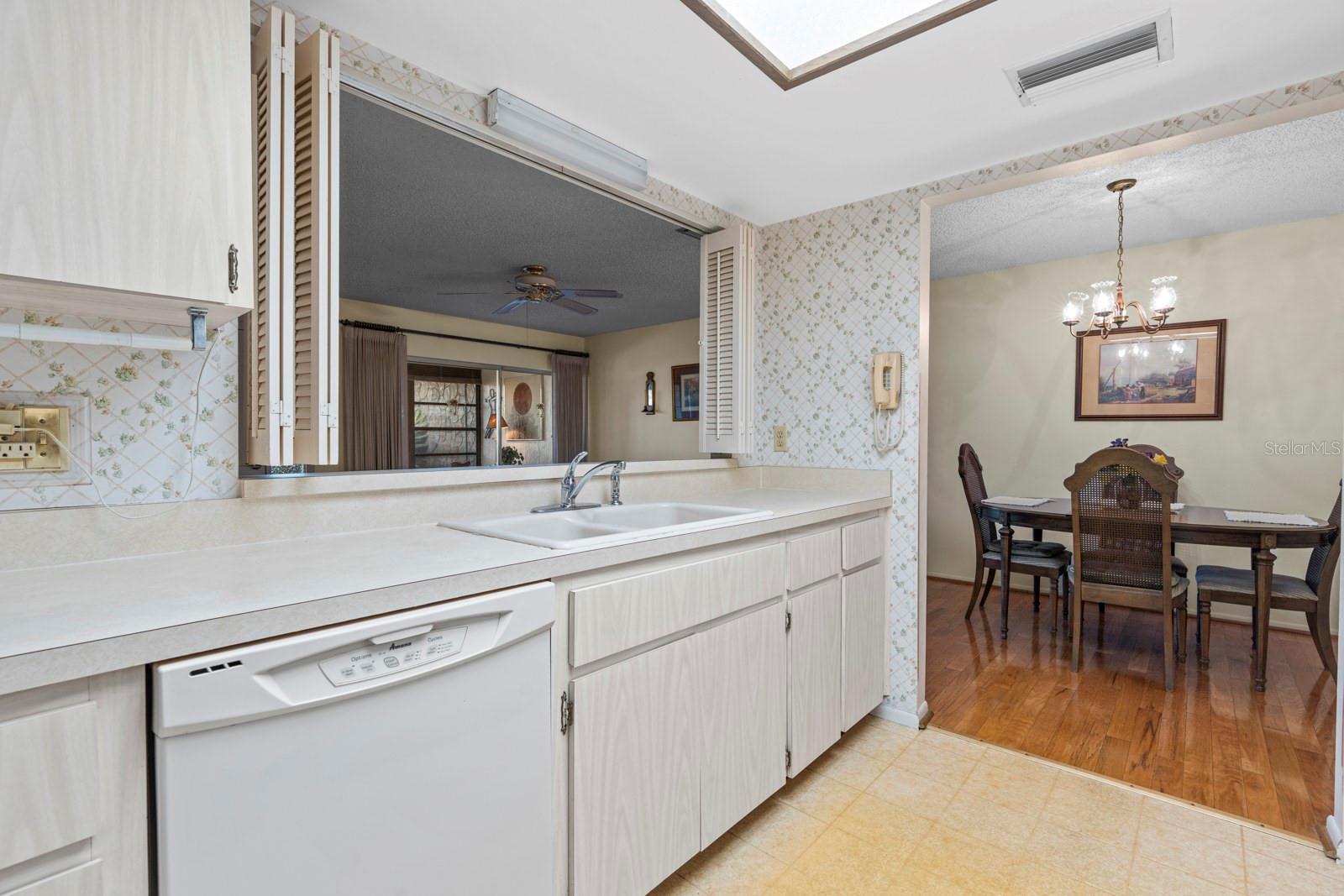 Image 14 of 37 For 2850 Highlands Boulevard A