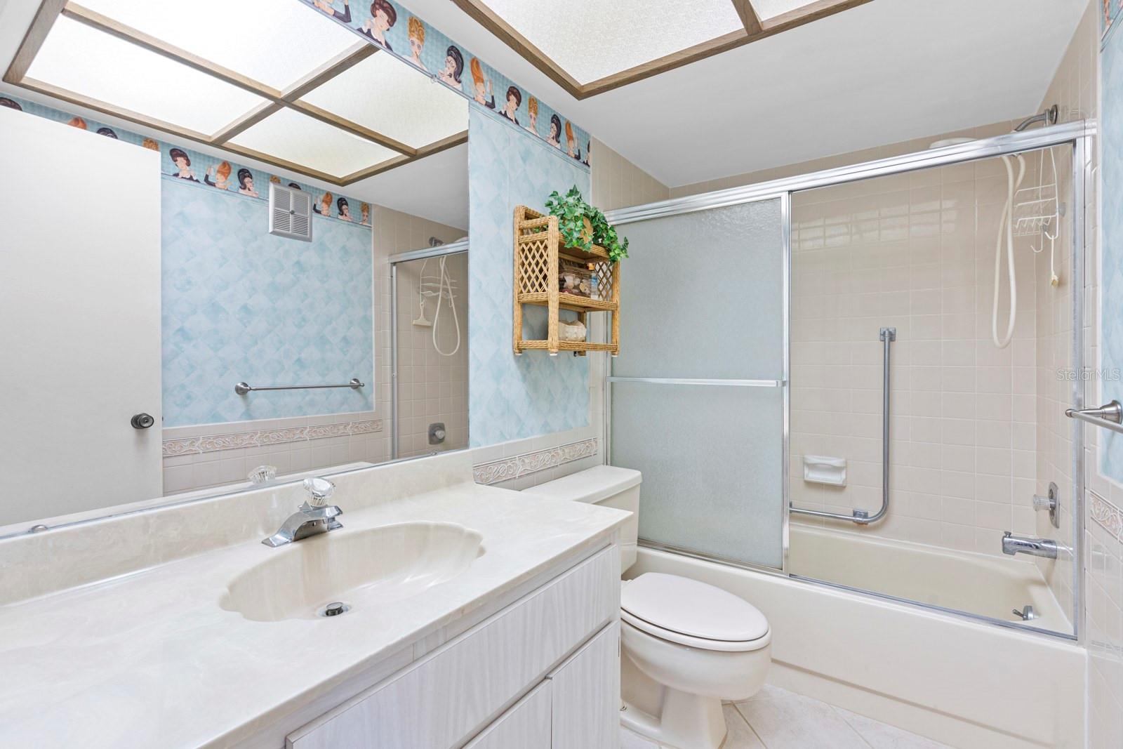 Image 18 of 37 For 2850 Highlands Boulevard A