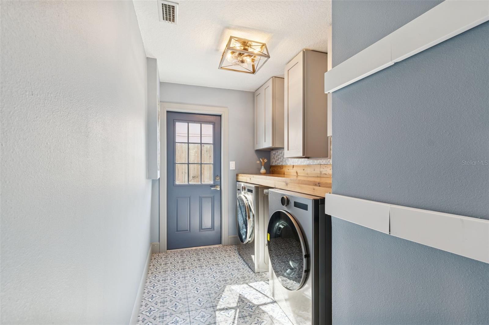 Image 33 of 88 For 292 Sunlit Cove Drive Ne