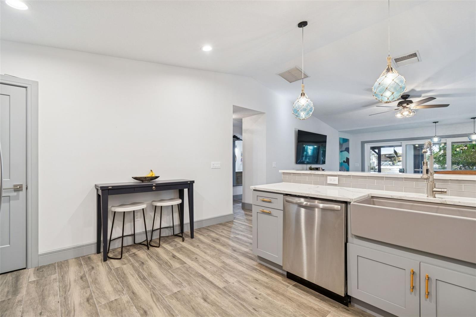 Image 40 of 88 For 292 Sunlit Cove Drive Ne