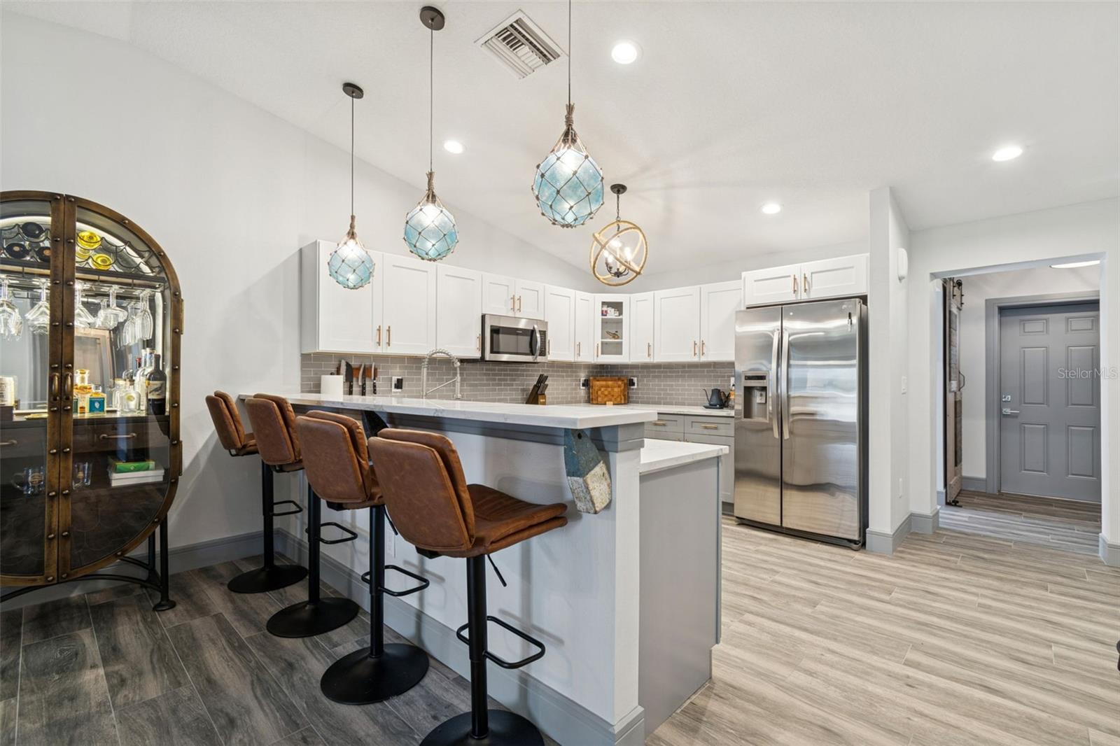 Image 5 of 88 For 292 Sunlit Cove Drive Ne