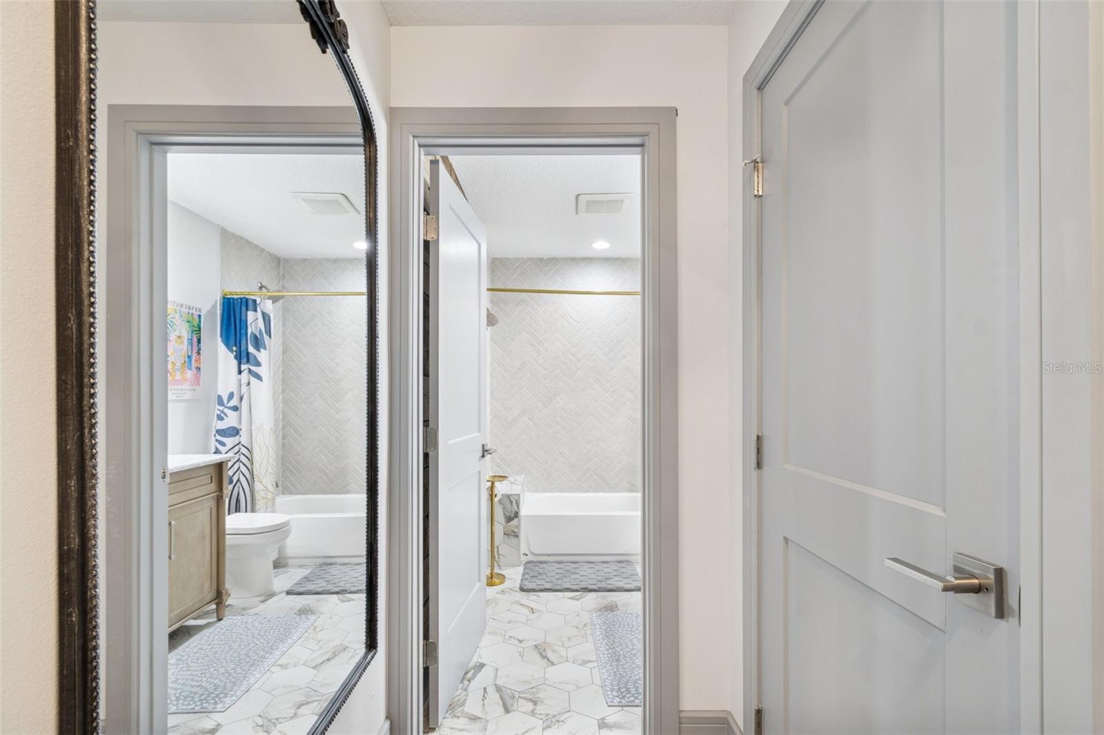 Image 53 of 88 For 292 Sunlit Cove Drive Ne