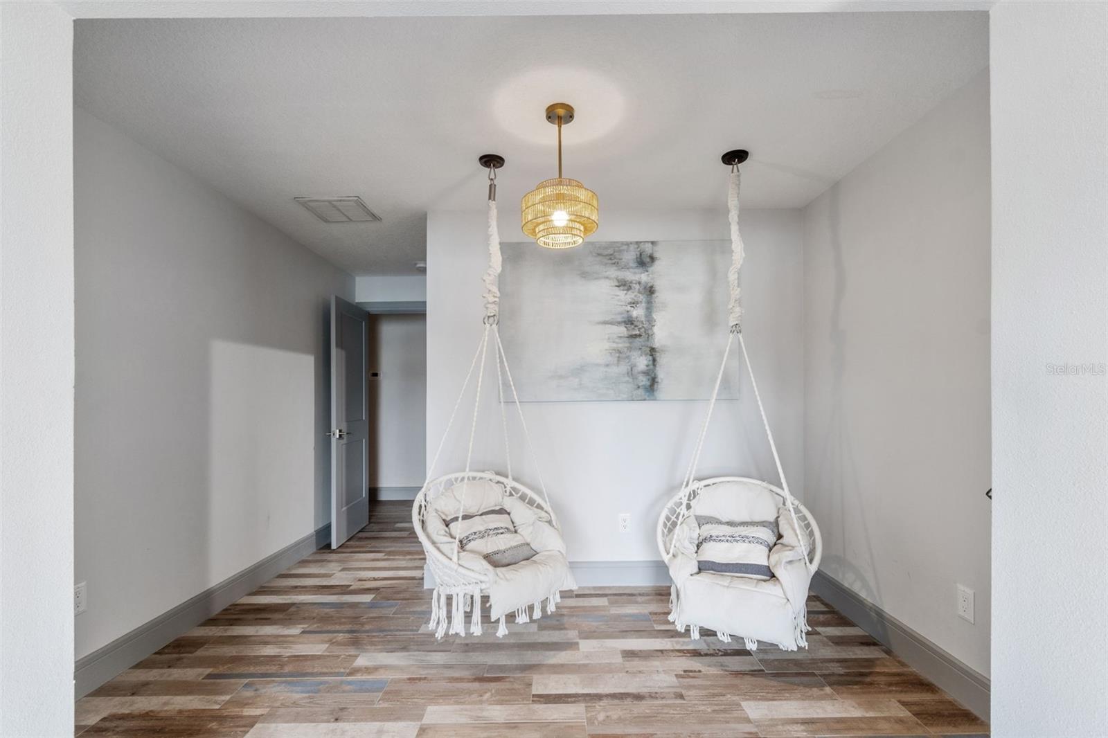 Image 59 of 88 For 292 Sunlit Cove Drive Ne