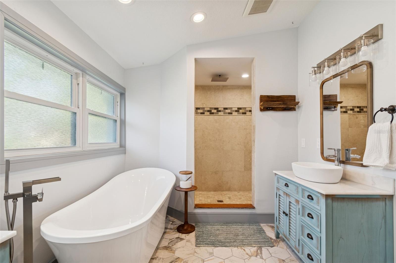 Image 71 of 88 For 292 Sunlit Cove Drive Ne