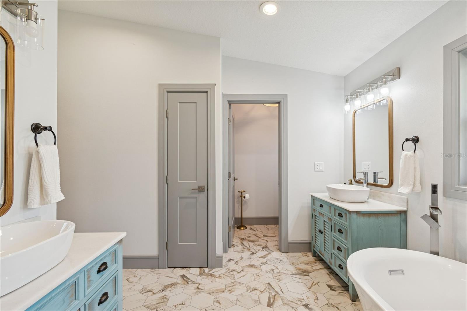 Image 72 of 88 For 292 Sunlit Cove Drive Ne