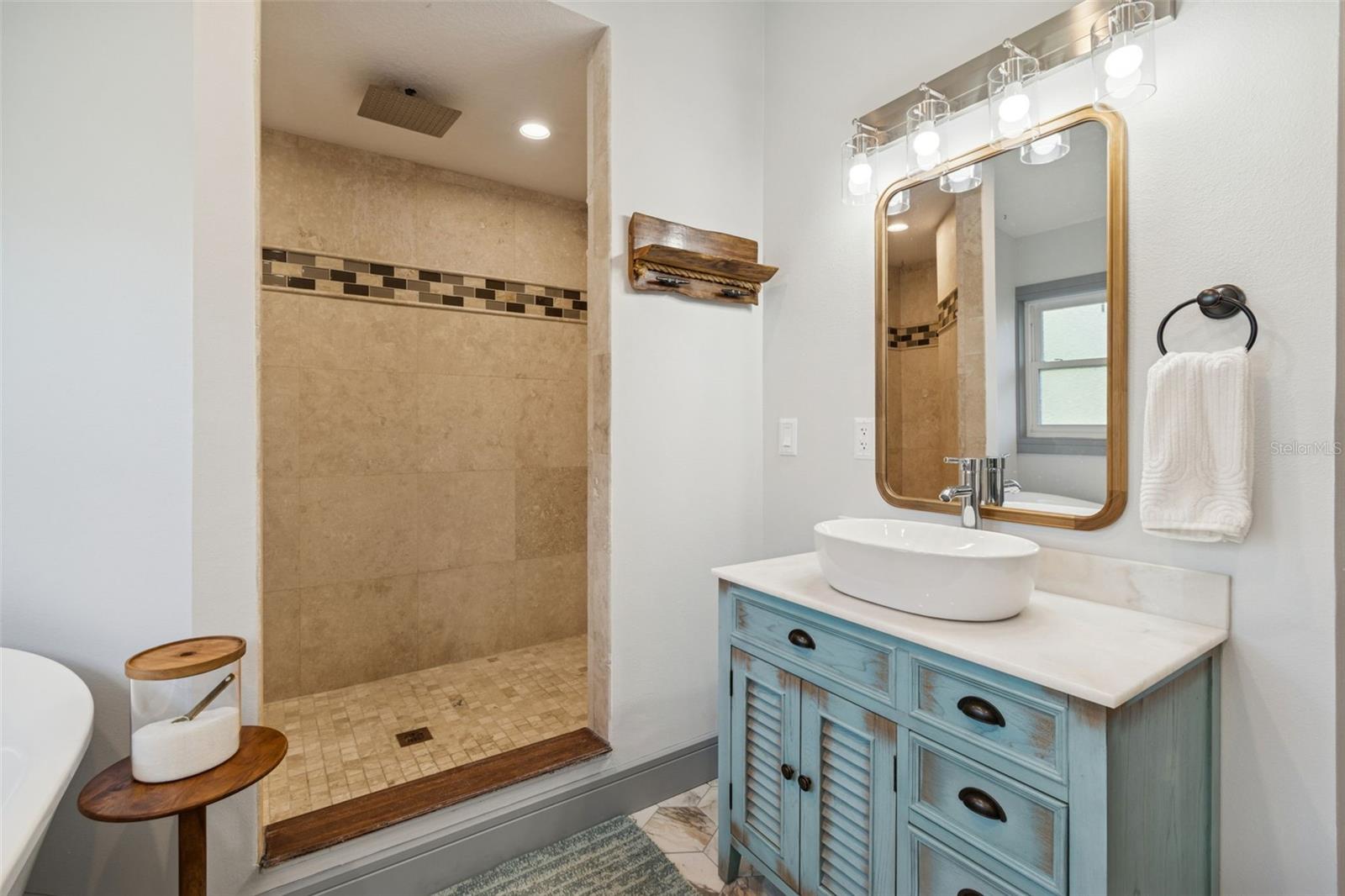 Image 74 of 88 For 292 Sunlit Cove Drive Ne