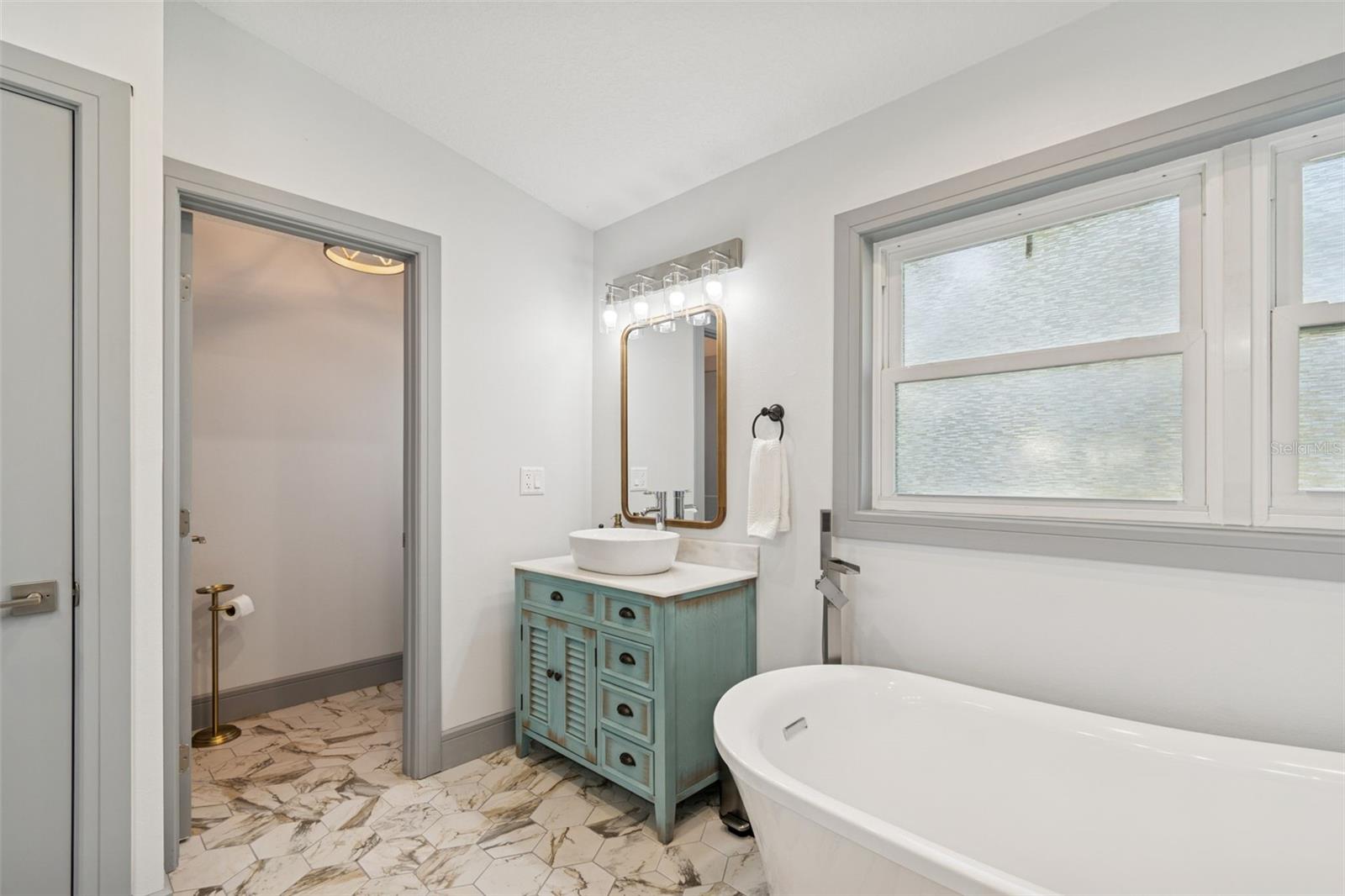 Image 75 of 88 For 292 Sunlit Cove Drive Ne