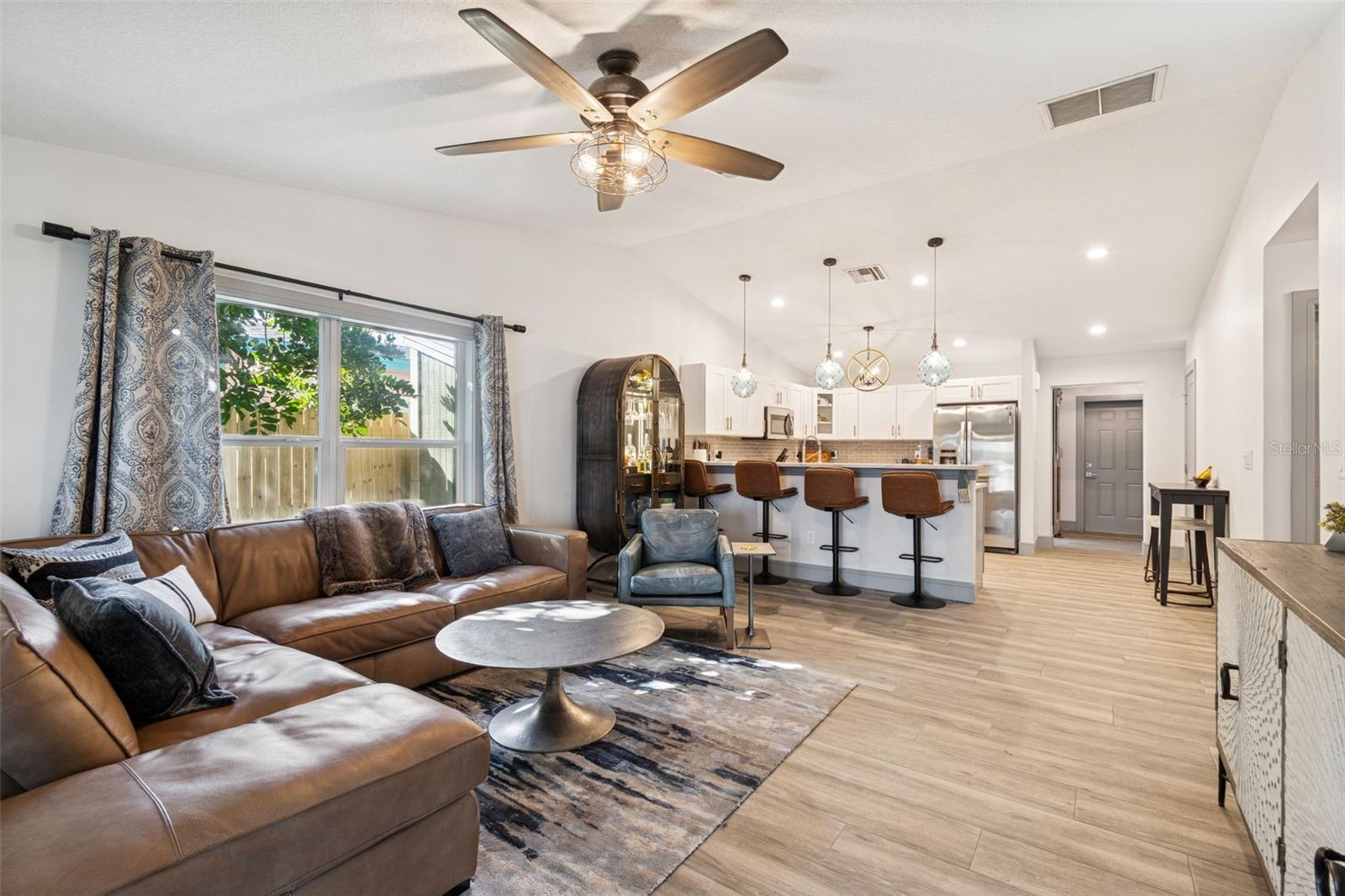 Image 9 of 88 For 292 Sunlit Cove Drive Ne