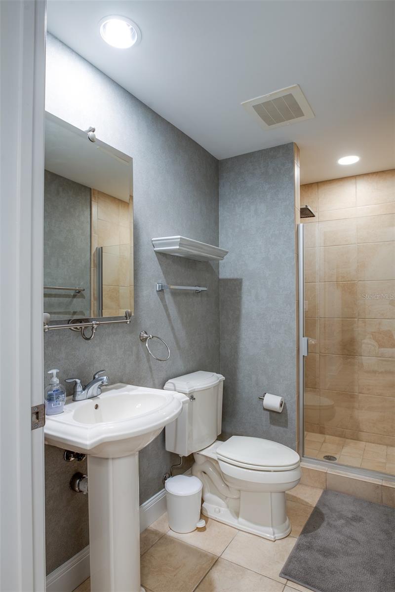 Image 14 of 44 For 450 Knights Run Avenue 605