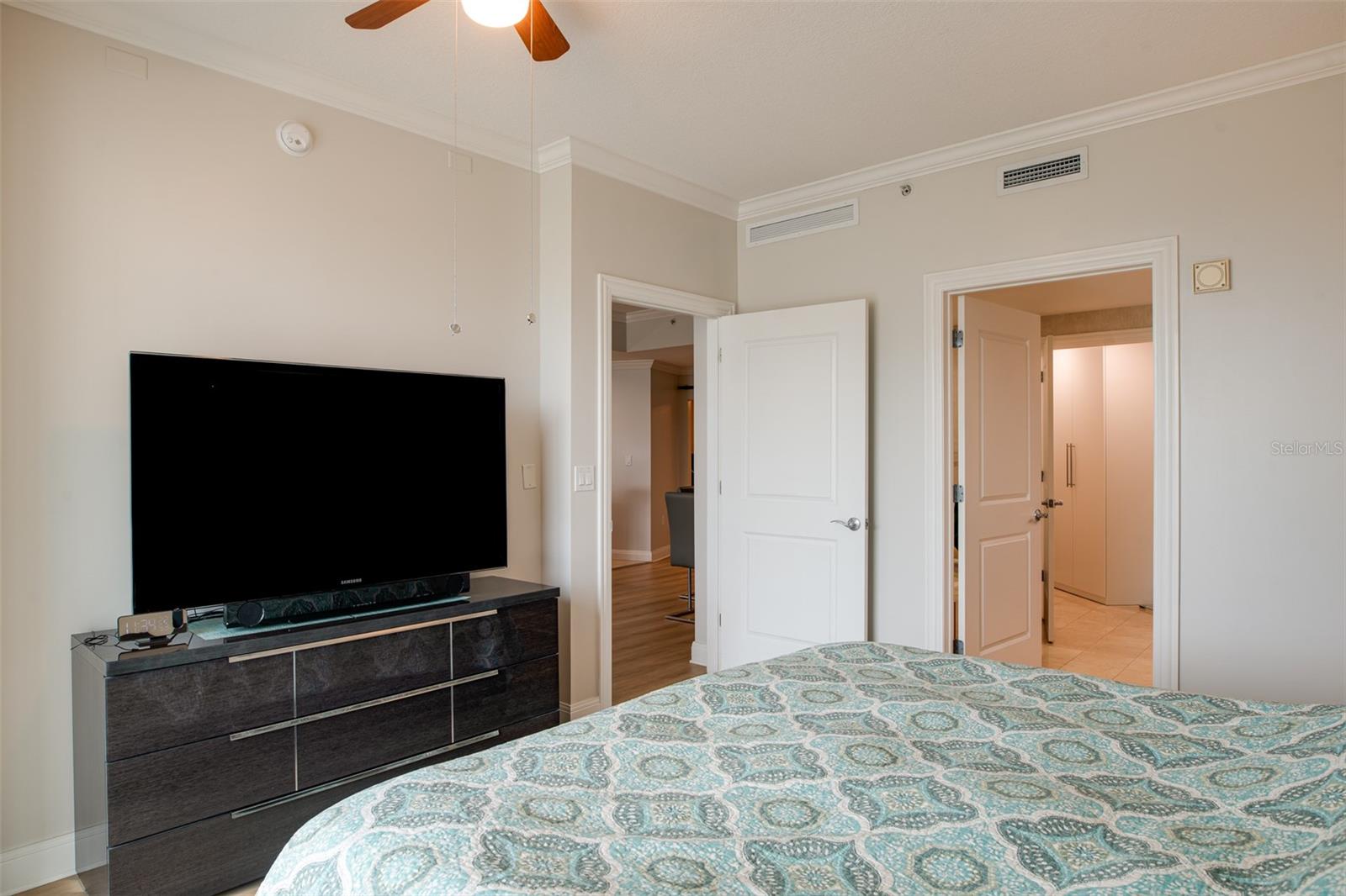 Image 18 of 44 For 450 Knights Run Avenue 605