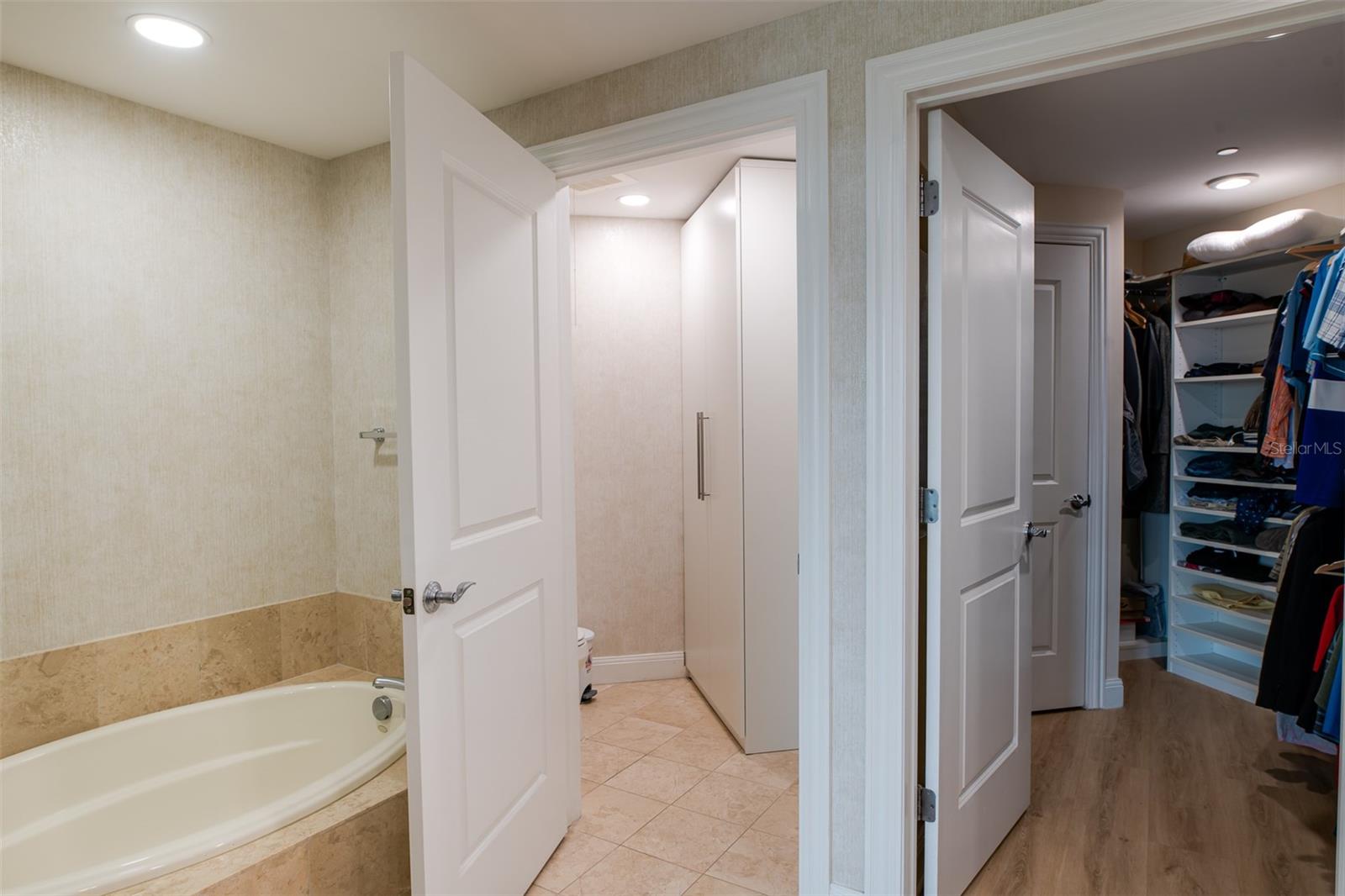 Image 21 of 44 For 450 Knights Run Avenue 605